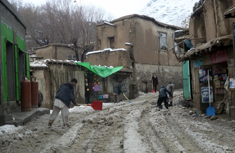 Lo tuyet kinh hoang o Afghanistan, 124 nguoi chet-Hinh-10